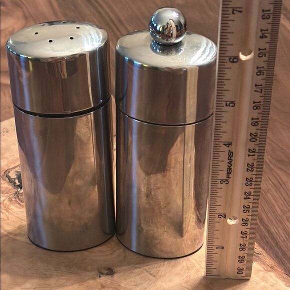 Olde Thompson Chrome Silver Salt Shaker and Peppermill - Picture 5 of 7
